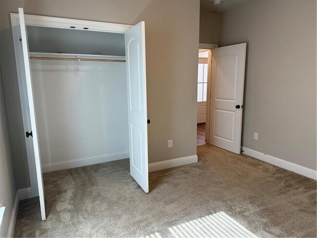 Building Photo - 557 Claiborne Trails Dr