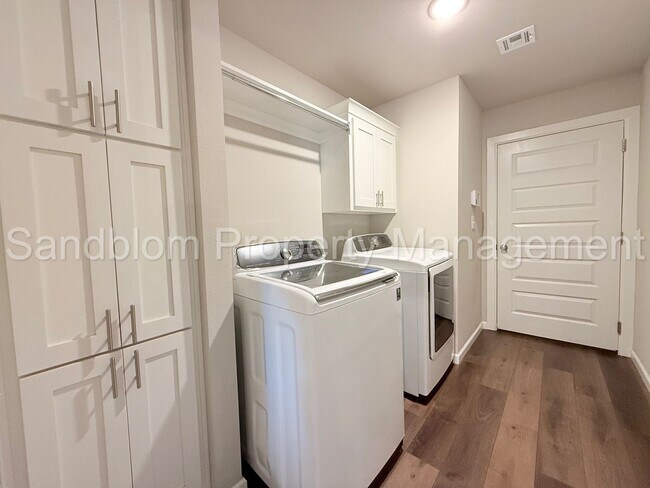 Building Photo - For Lease | Bixby | Available Now!