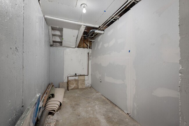 Building Photo - 8566-8568-8568 Wasatch Blvd
