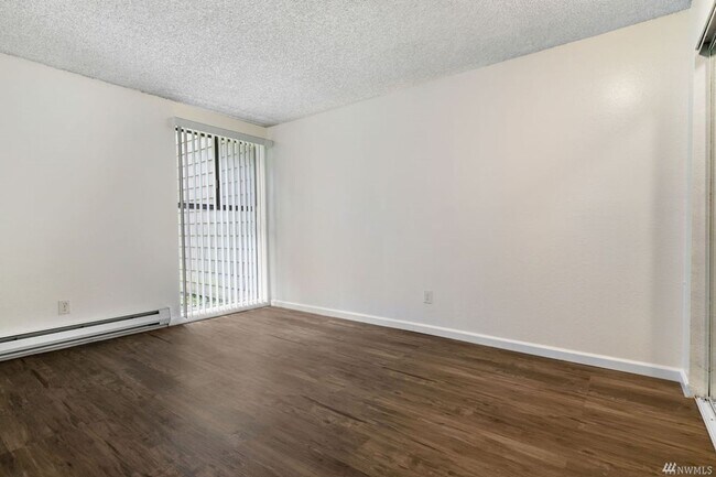 Building Photo - 6858 139th Ave NE