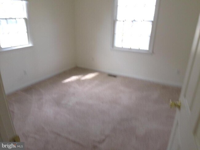 Building Photo - 227 Bayberry St