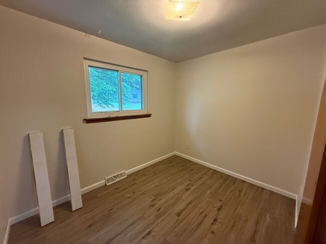 Building Photo - Conveniently located in the heart of Arnold!