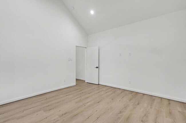 Building Photo - 203 Danna Ln