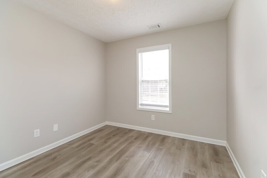 Building Photo - 215 Trelawney Pl