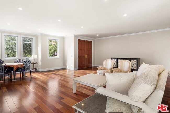 Building Photo - 209 25th St