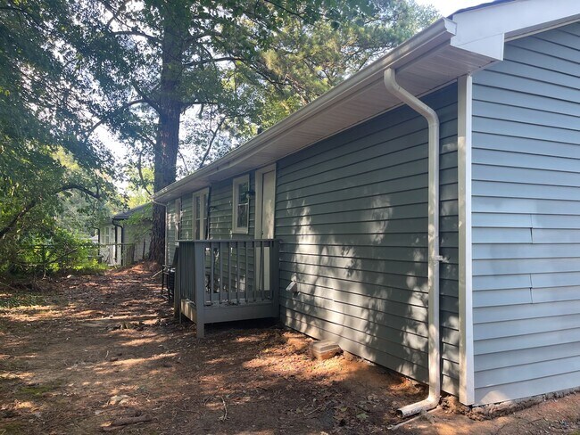 Building Photo - 1647 Bridgeport Dr NW