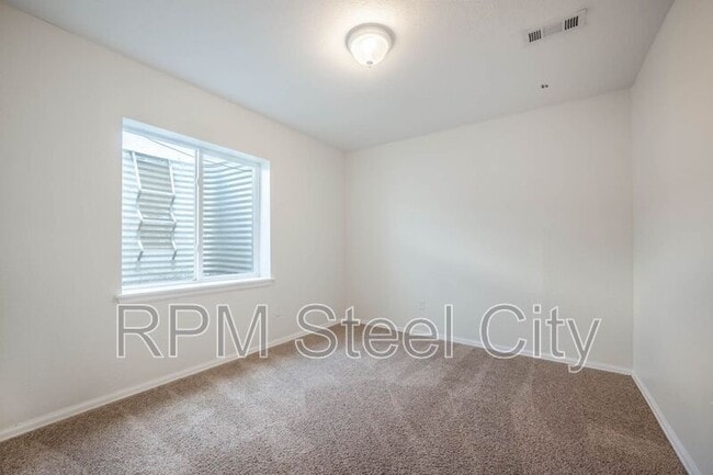 Building Photo - 265 N Paramount Ln