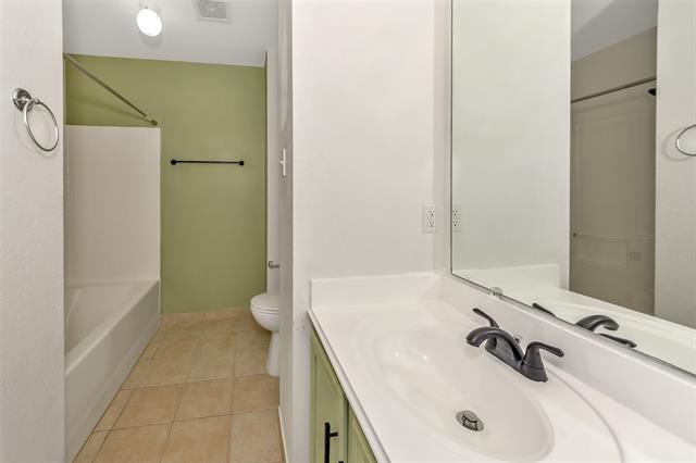 Building Photo - 1020 Breeders Cup Dr