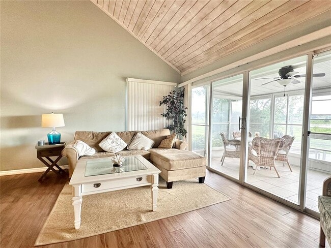 Building Photo - 1096 Villa Ln