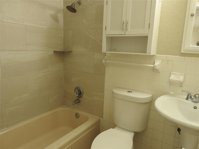 Building Photo - 1600 NE 3rd Ave