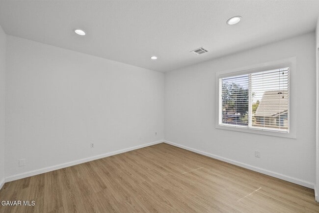 Building Photo - 37310 Newbury Pl