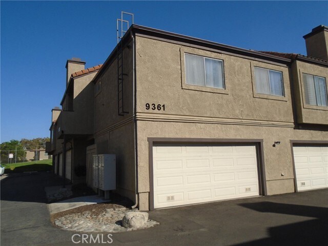 Building Photo - 9361 Shadowood Dr