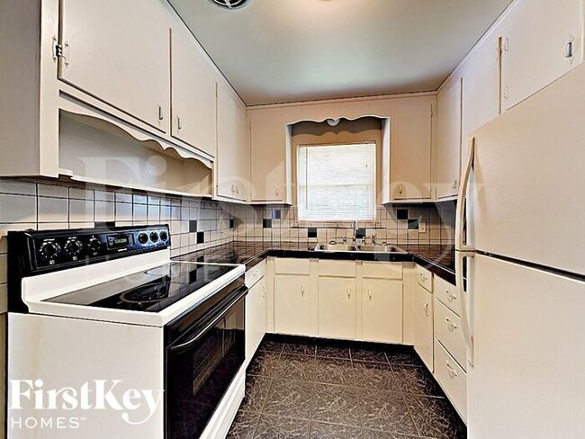 Building Photo - 6012 Regiment Dr