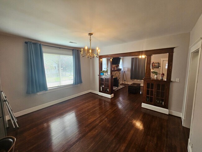 Building Photo - 3000 Peronne Ave