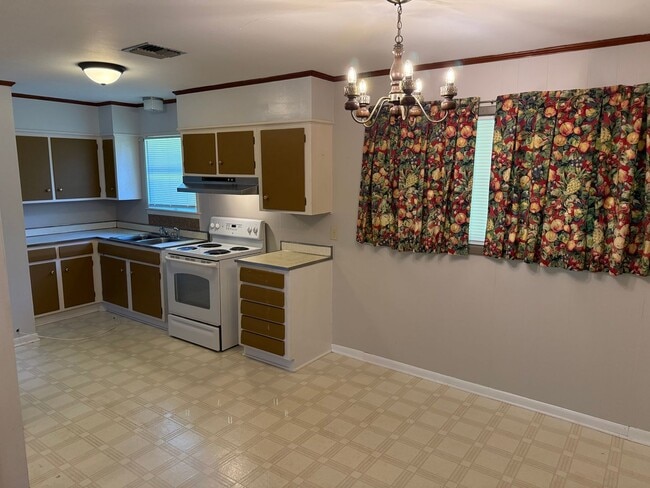Building Photo - 3 Bed/1.5 Bath in Broadmoor School District