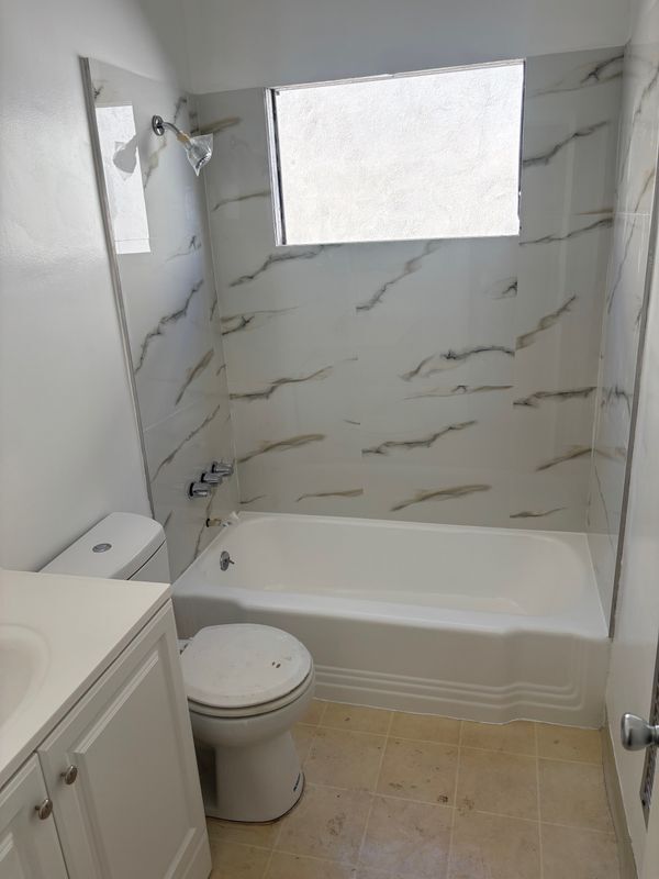 Building Photo - 924 N Ogden Dr