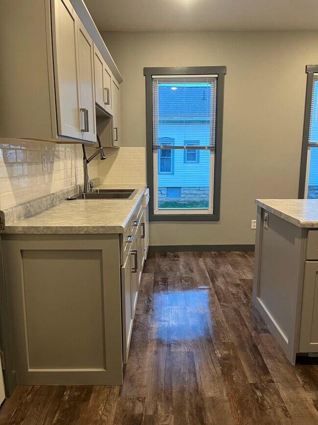 Building Photo - 532 Otter Ave