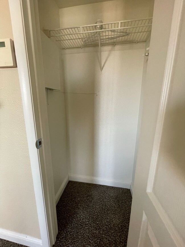Building Photo - Gorgeous 2nd Floor Unit-Available SOON!