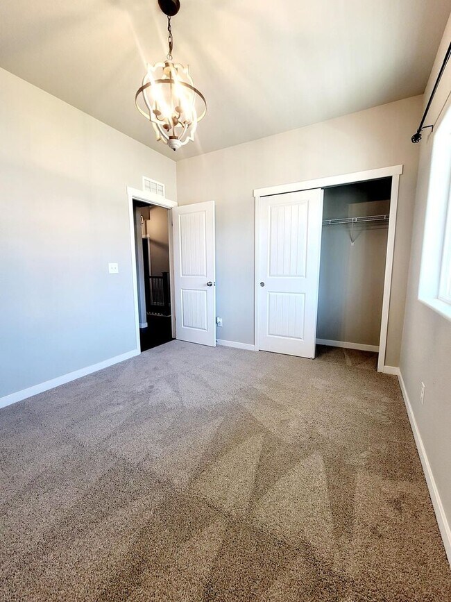 Building Photo - 7376 Peachleaf Dr