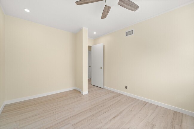 Building Photo - 306 Dolores Cir