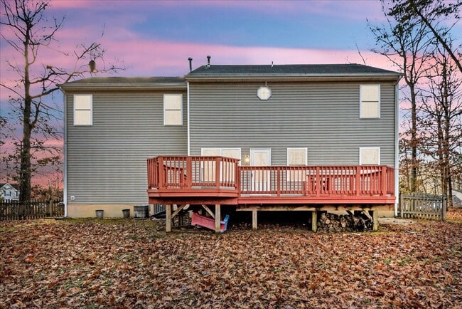 Building Photo - Near VRE and I-95!