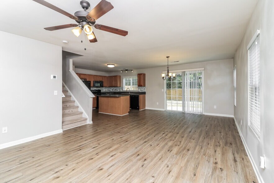 Building Photo - 305 Silver Spring St