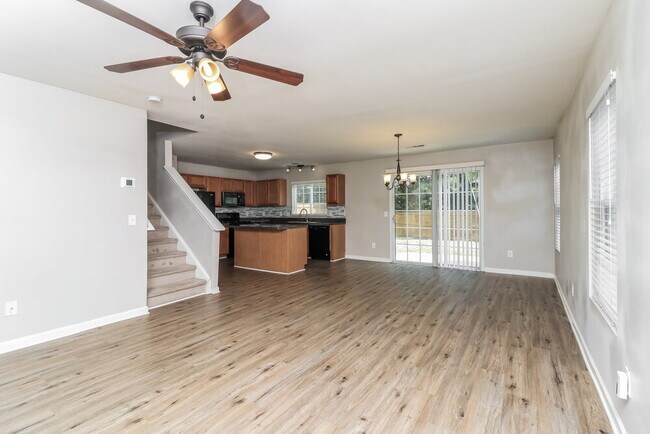 Building Photo - 305 Silver Spring St