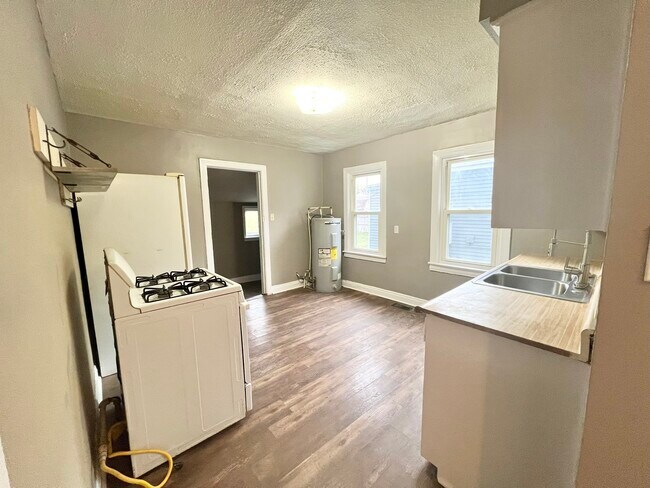 Building Photo - 2110 Ratcliffe Ave