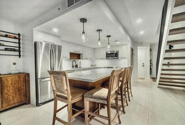 Building Photo - 1100 Scotia Dr