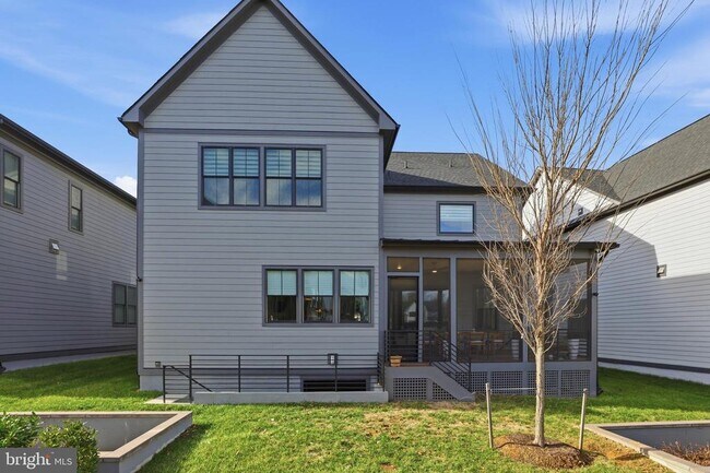 Building Photo - 9725 Lantana Wy