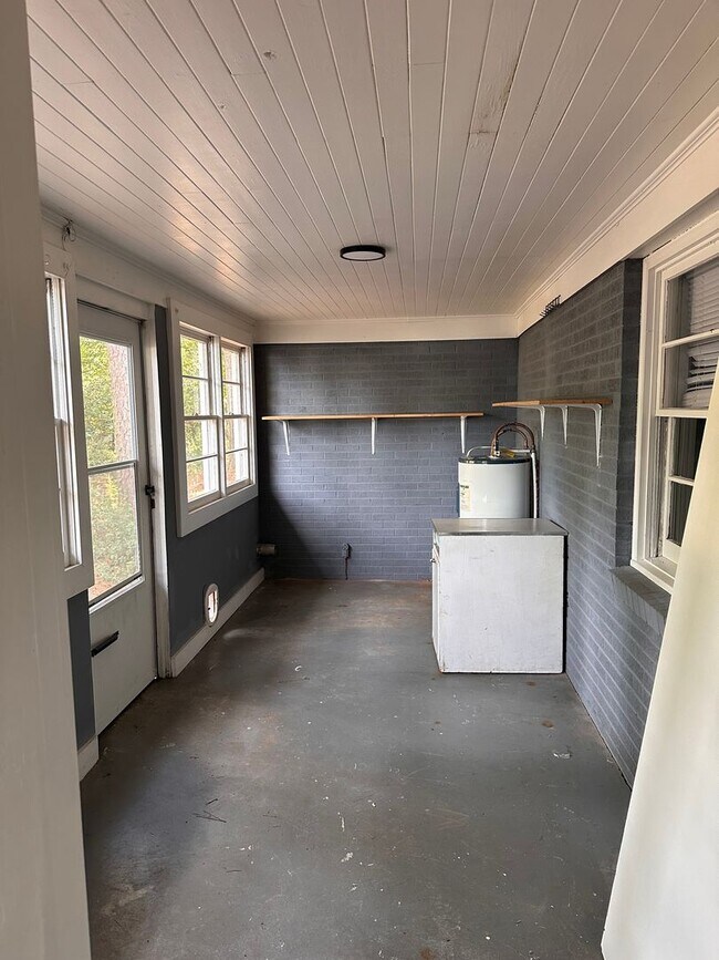 Building Photo - RENTAL HOME 3BD/2BTH