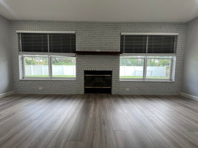 Building Photo - 5349 Van Buren Rd