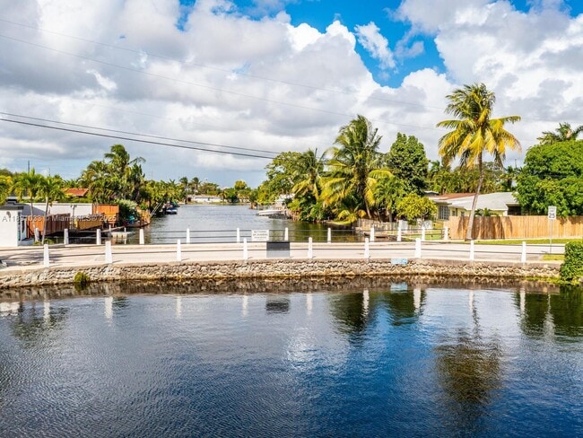 Primary Photo - 2856 NW 10th Ave