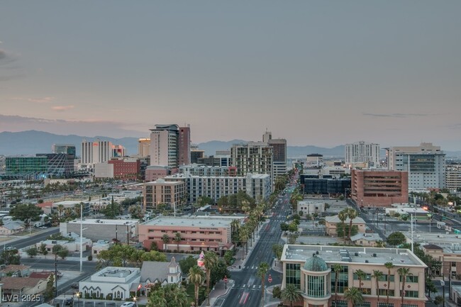 Building Photo - 900 S Las Vegas Blvd