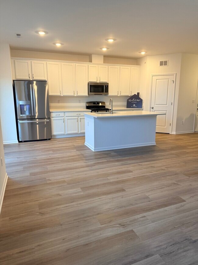 Building Photo - 324 Kingsport Dr