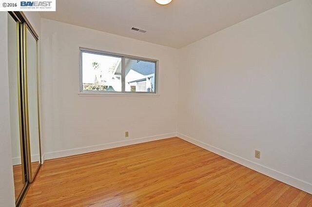 Building Photo - 3351 East Ave