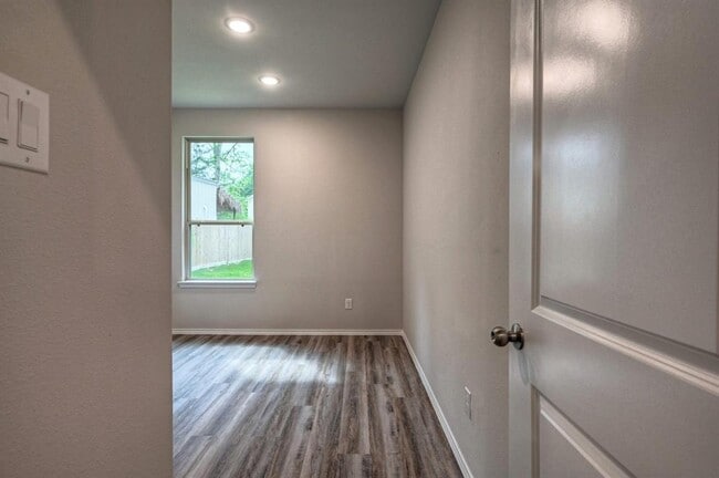 Building Photo - 9599 Darkwood St