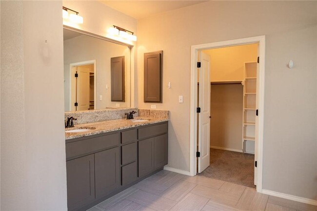 Building Photo - Stunning 4-Bedroom Single Family Home Just...