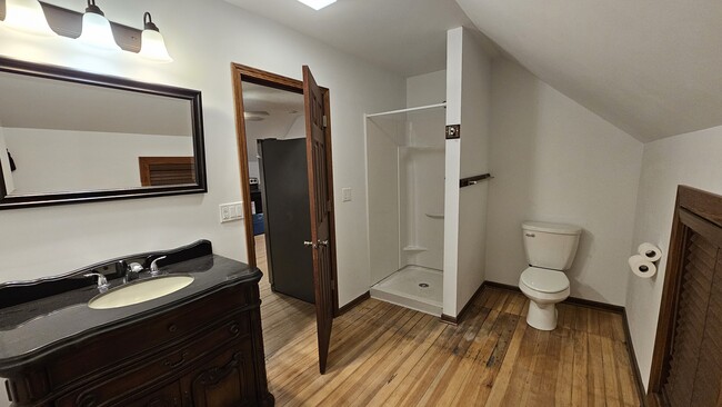 Remodeled spacious bathroom - 1610 Columbus St