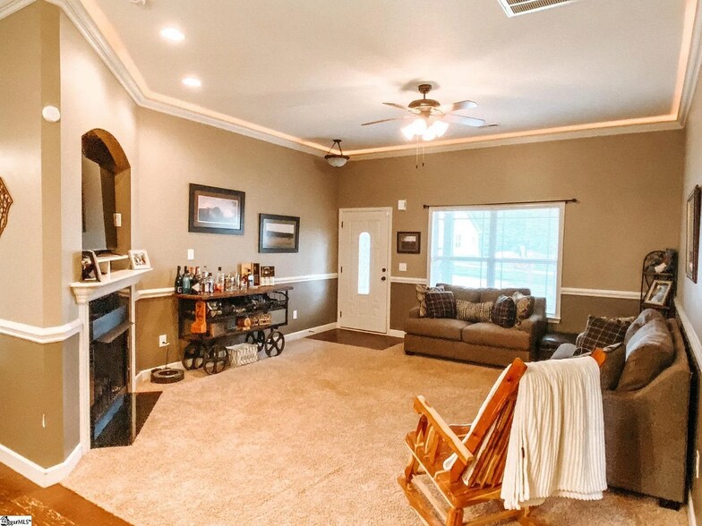 Building Photo - 321 Gleaner Dr