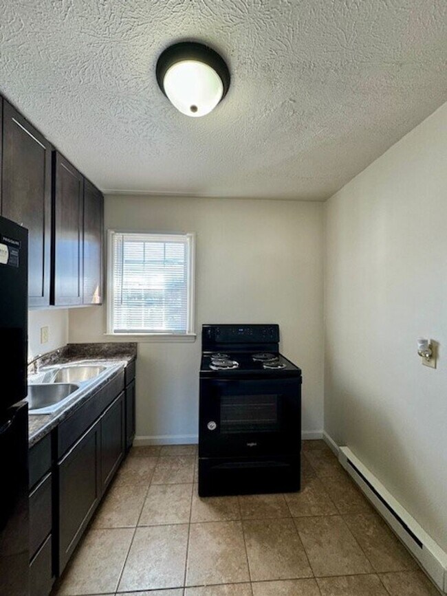 Building Photo - Two Bedroom Apartment for Rent
