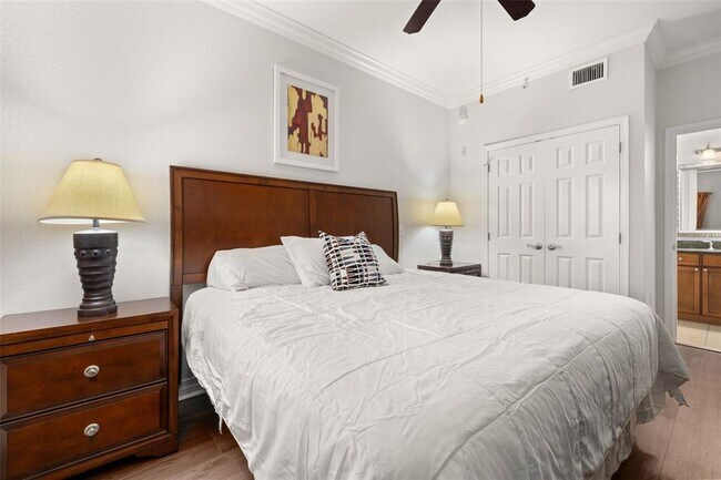 Building Photo - 1100 Sunset View Cir