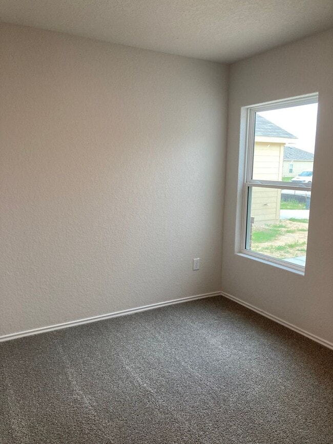 Building Photo - 3 Bedroom/2 Bathroom Lonesome Dove