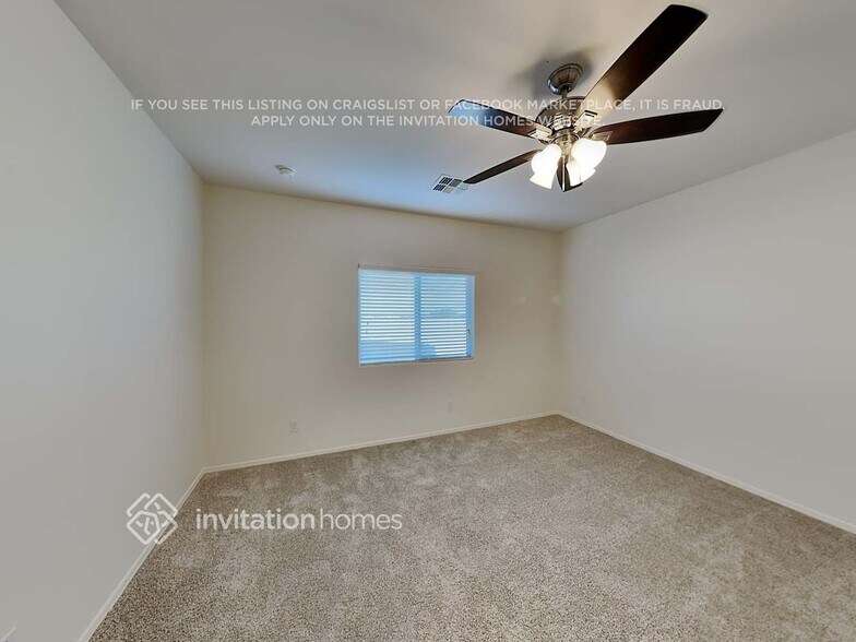 Building Photo - 18099 N Lakeside Ct