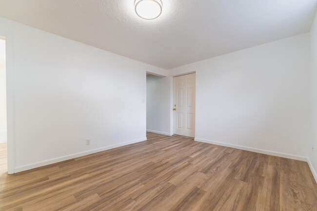 Building Photo - 241 W 500 S