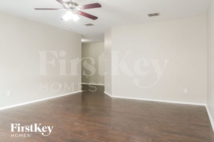 Building Photo - 112 Mill St