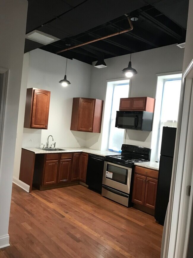 Building Photo - 3436 S Western Ave