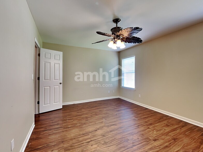Building Photo - 4809 Wheatfield Dr