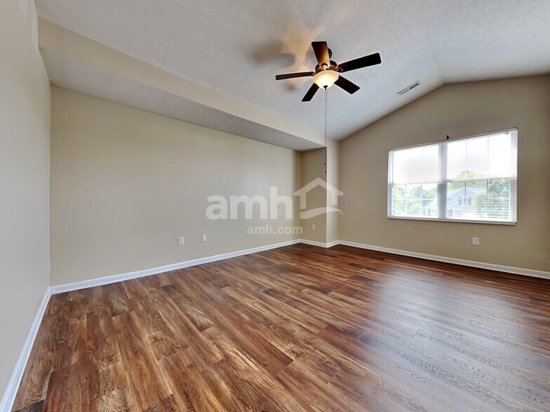 Building Photo - 320 Hennepin Dr
