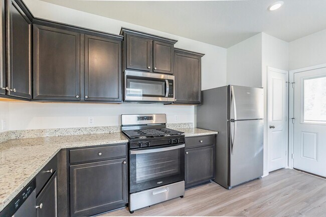 Building Photo - 15419 Maple Ter Dr